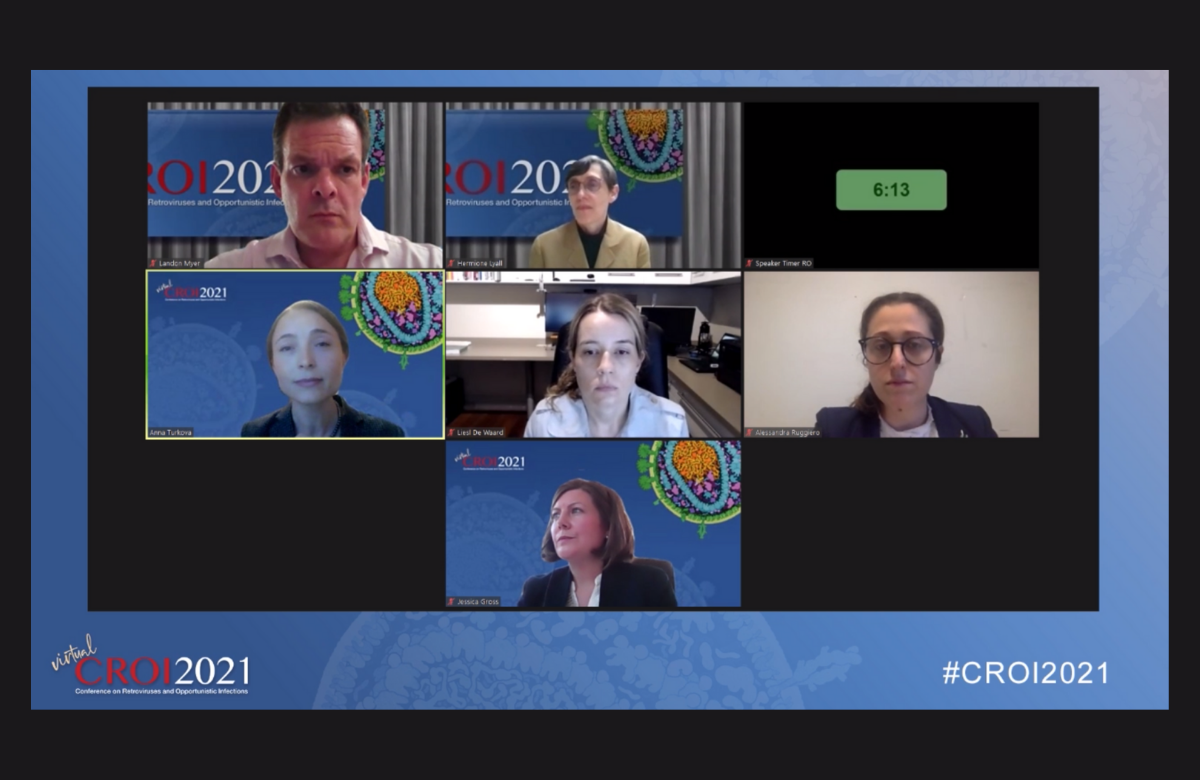La doctora Anna Turkova (a la izquierda), durante su presentación en la CROI 2021. 